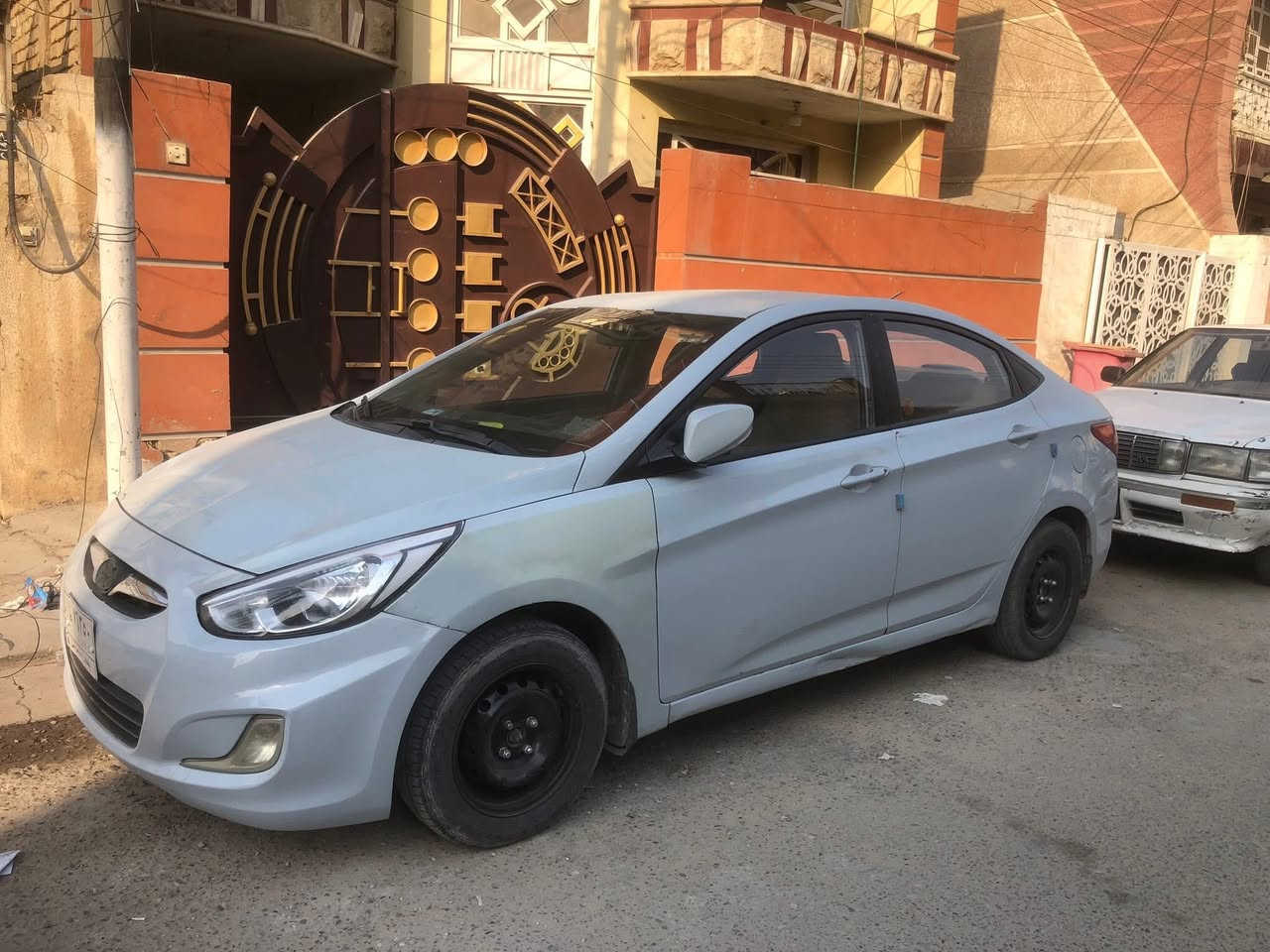 السلام عليكم
للبيع 
نظام eco 
تحكم ستيرن 
شاشة 
كامرة خلفية 
اشاير  مري 
لون مميز ازرق سمائي كذاب 
اكسنت خليجي ٢٠١٦ 
مكينة ١٤٠٠ دوش 
كير at 
السعر ٨٥
بغداد الغزالية 
***********
