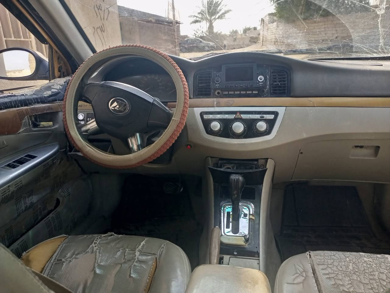 ليفان 2011 رقم سماوه مكينه وكير كورله عليهه هيئه 70 الف وغرامه وغرامه 40
حداديه زينه وكهربائيات شغاله تايرات جدد السياره زينه علا كد الحال وتفيد اهل التعمير لان مابيهه ضربه بس خياسات
مكاني الناصريه الغراف  سعرهه 17 اتعهد  بس براعيهه لحد يكلي شبيهه مابيهه
***********
