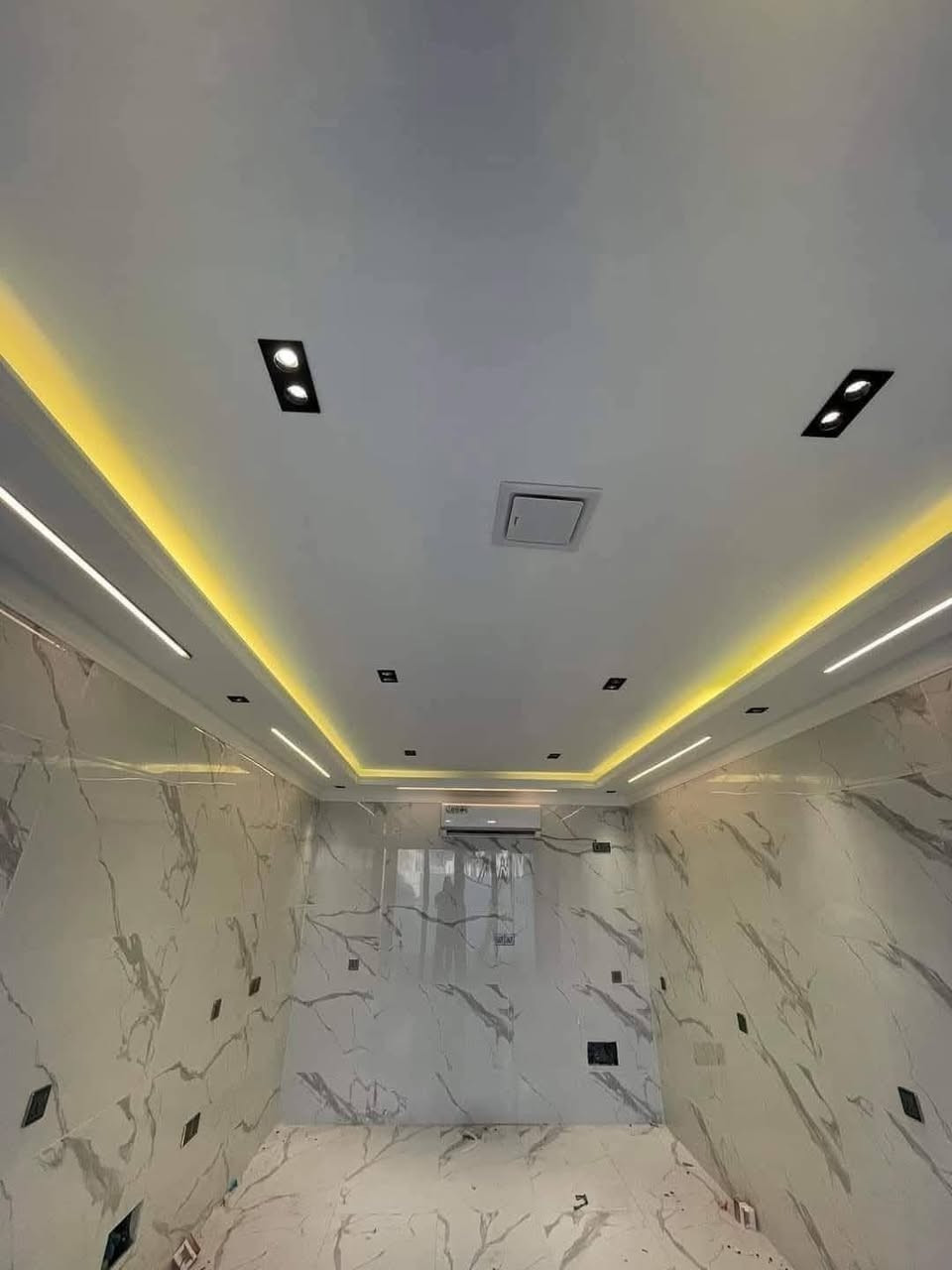 كادر. ديكورات.  المغربيه.    و اصباغ.
***********
بغداد
