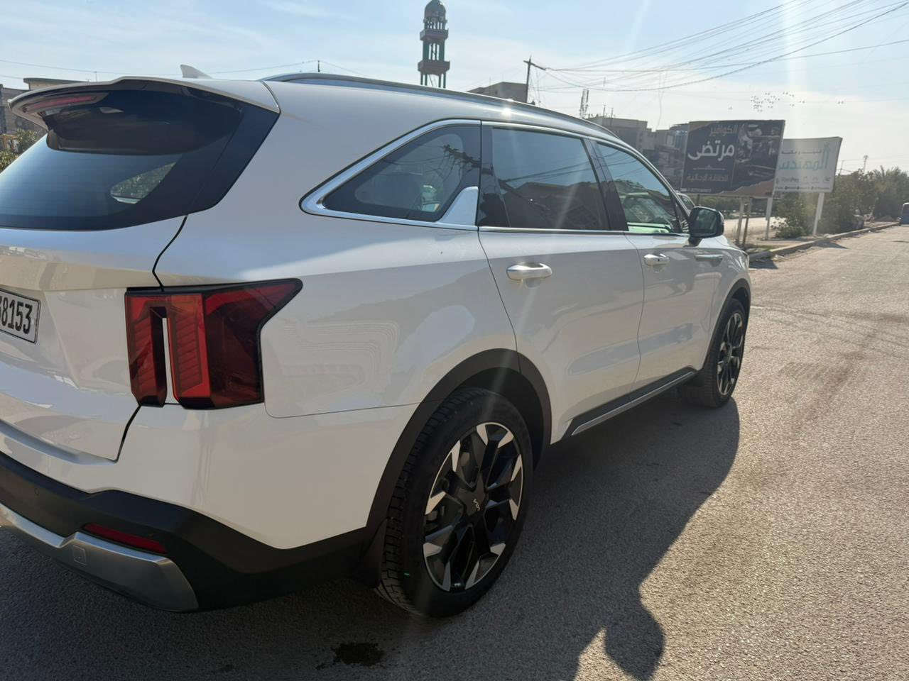 السلام عليكم من رخصة إدارة الكروب عندي سورنتو موديل 2024 فول عدا البانوراما ويل 20 داتا شو ماشية 17 الف بدون صبغ بدون بارد سيارة جديد وبسمنه رقم بغداد الدولي مكان السياره بغداد البلديات تلفون ***********
