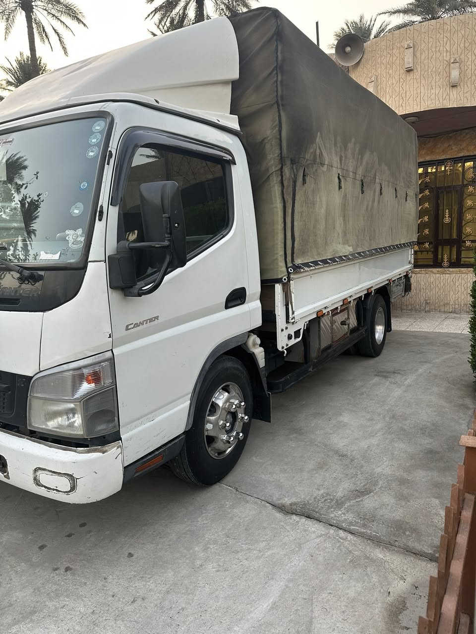 سلام عليكم كنتر موديل 2012 سياره كامله تخم تاير كير اكسل مكينه خير من الله ويل كروم تانكي 200 سياره جهّزه كبل للشارع رقم هاتف ***********
