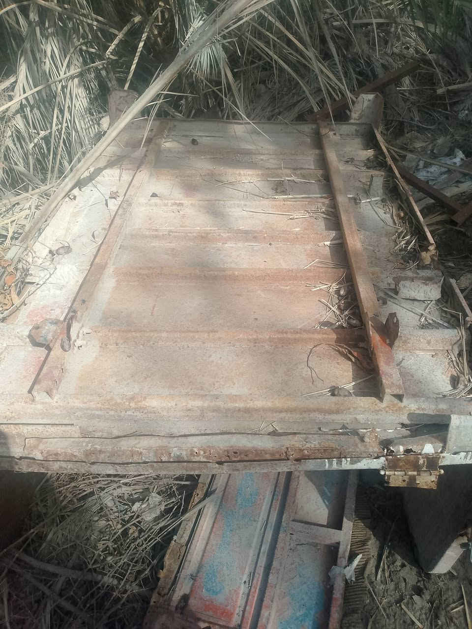 سلام عليكم بدي ستوته فرس وكسن لطش شغال البدي نضيف اكسن هوه ويلاته مكاني الهويهر سعرهن ثينهن 150.
***********
