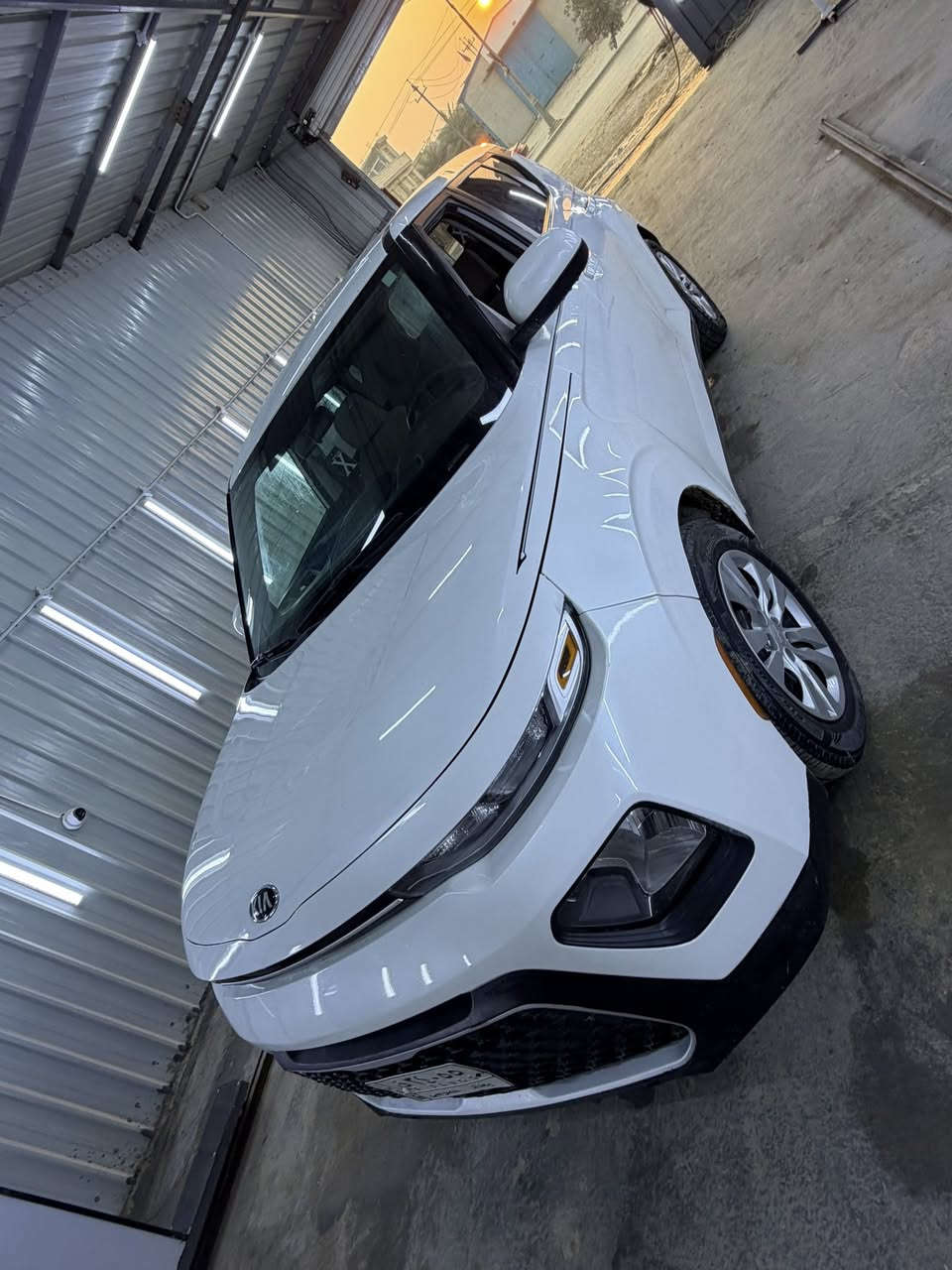 السلام علیکم
كيا صول 
موديل 2020
رقم بغداد مشروع وطني
وارد امريكي
المواصفات
مكينه دوش 2000ما مفتوحه
كامرا شاشه
تحكم جهتين
داخل لونين
سياره حادثه من امريكه طخات بدون لا شاصي ولا لغد بجم كبس ما بي ضربه بيه مكانات صبغ صور الحادث موجوده ويه لمنشور
السعر 118 وبيه مجال بسيط
مكاني بابل ***********
