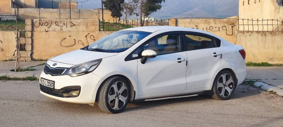 السلام علیکم ئازیزانم 
کیای ڕیۆی 2012
گێڕ ئۆتۆماتیک
ئاوێنە کارەبای سوکان ڤۆلیۆم
ویل کەپ
گیڕ و مەکینە و کارەبای بە شەرت
بۆیاخی نییە و تەنها کەمێک ساردی هەیە وەک لە ڕەسمی سۆنەرەکەشیدا دیارە
سەنەوی تا 2028 تازەیە
بە شەرتی غەرامە و تەحویل
نرخی خوار هەموو بازاڕ 96 وەرەقە و معامەلەیەکی برایانە 💙
0770 158 6398
0750 158 6398 السليمانية, العراق
