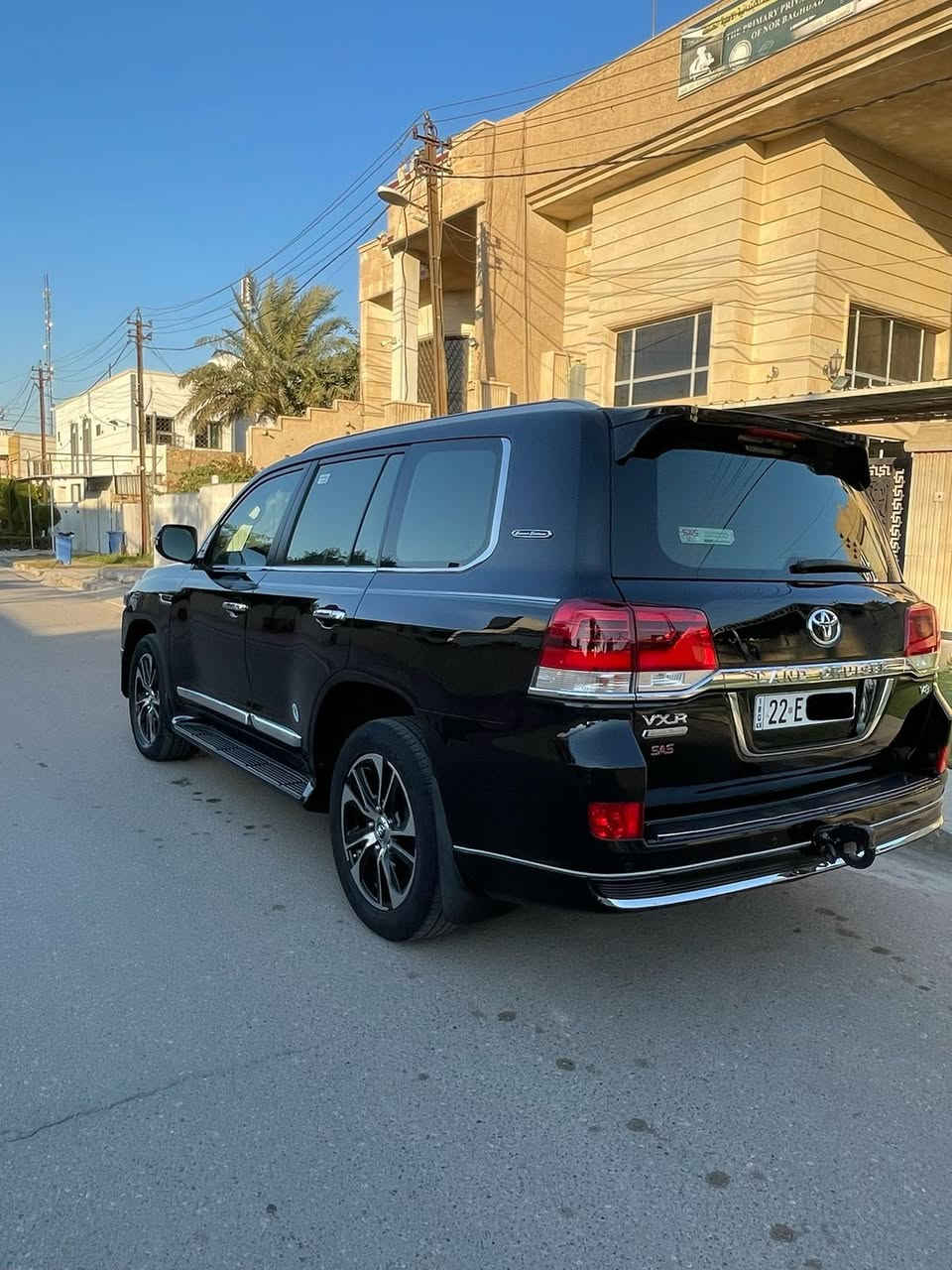 السلام عليكم للبيع او للمراوس حسب القناعه لاندكروز موديل 2021 فئه شركات فوول مواصفات محرك 4600 GXR  اسلايت بصمه كراسي جلد 8 ايرباك جنطه كهرباء شاشه كبيره كاميرات ب جوانب 8 سلندر  وبعد بيها مواصفات السياره جديده ماشيه 80 الف رقم اربيل الجديد هزه جديده كامله من كلشي والتحويل مباشر  السياره مكفووله من الضربه والصبغ فقد بيها بارد شي بسيط وممبين اني مسوي بيها سونار ومرفوق ويا الصور ملاحضه السياره من تباوع عليها ممبين شي بس بالسونار السعر المطلوب 520 ورقه وبيها مجال للشراي مكان السياره بغداد ال كرخ حي الجامعه شارع الربيع للستفسار هاذا الرقم ***********  كير محرك كفاله وشكرا على الإطالة
