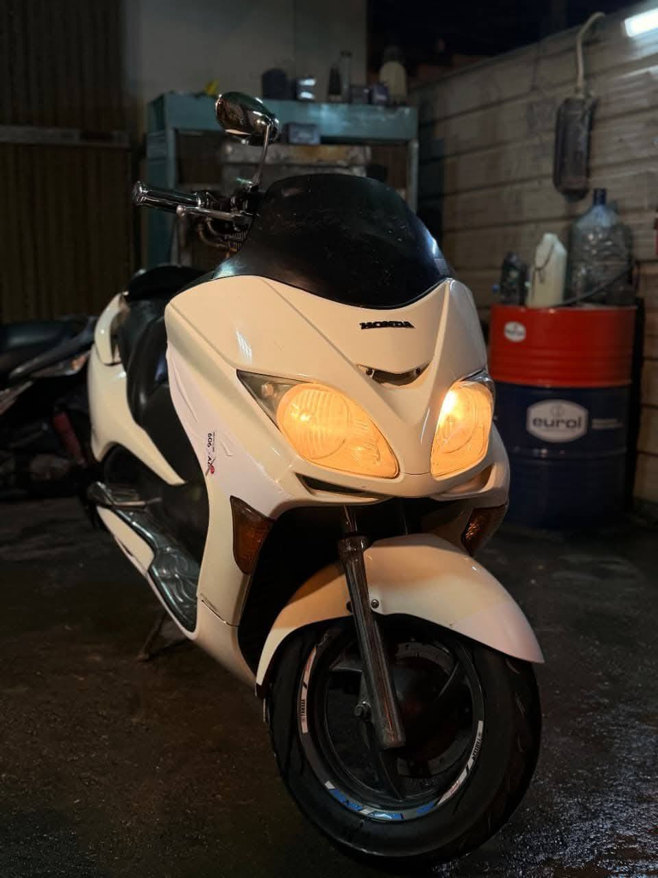 السلام عليكم دراجه فورزا للبيع 08 كير شغال دراجه نقره باي وقت سويس طوارئ شغال مكاني بغداد السعر مليون ***********
