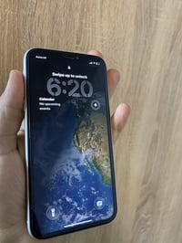 للبيع iphone 11 دبل سيم ذاكرة 128 بطارية 72 بلادي كل جسمة بلادي ممفتوح...
