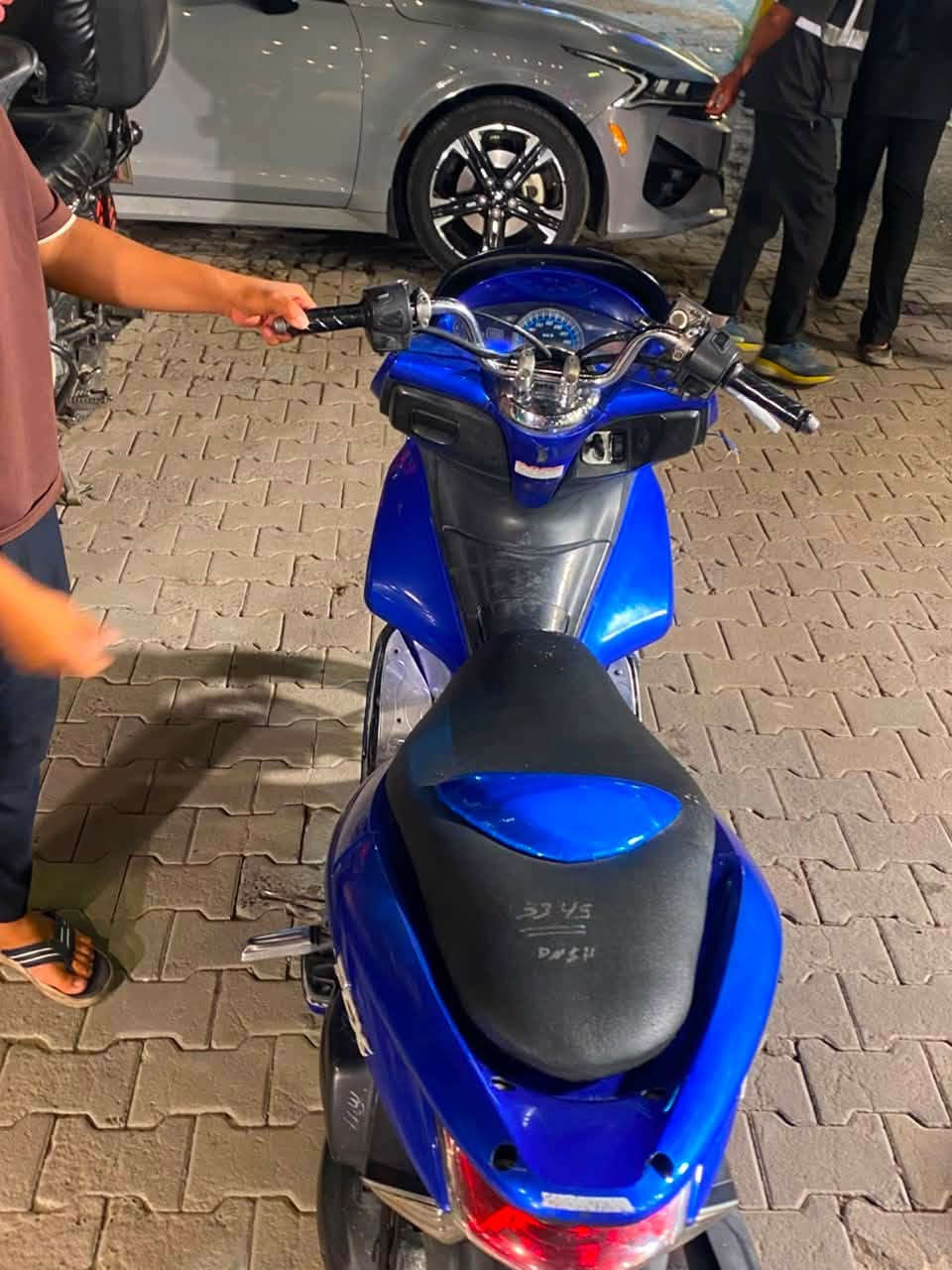 سلام عليكم شباب داجه بيسي اكس جيل اول  شرط كفاله دراجه نقص تريشه وحده كهرباءيته كلا شغله فيوز جوزه طاك. بس شغله جوزه سعره 875 وبيه مجال حك جيه مكاني بغداد مدينه  اصدر رقمي ***********
