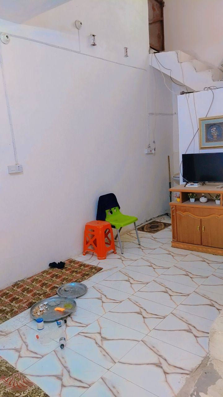 السلام عليكم
بيت زراعي 100 متر مع مزرعه دونم مربع 50 × 50 على شارع العام تبليط يتكون البيت من غرفه نوم وصاله مطبخ وديوانيه وصحيات داخليه وخارجيه ومزرعه كامله من كلشي من نبك مطعم بأنواعه ونخل وتين ورمان وورد بأنواعه 
العنوان السبل قرب سيطره 
السعر 130 مليون 
***********
