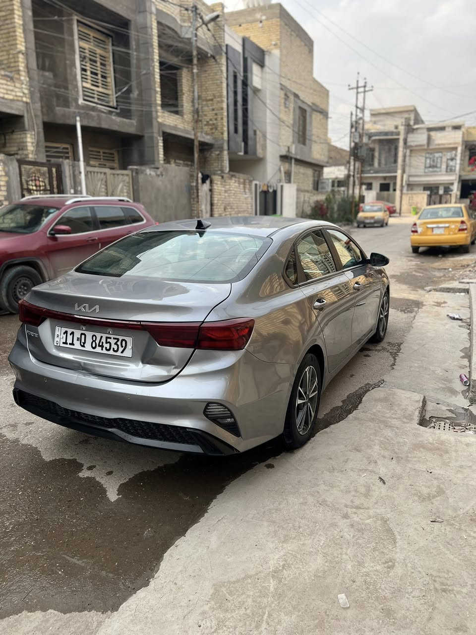 السلام عليكم للبيع كيا فورتي موديل2023 قطعه تبديل جاملغ ايمن مع ملاحضات موجوده بالصور مع ذكر الحادث الحادث داخل الصور باسمي ماداخله اي سونار   ماشيه 87كم محرك 2000دوش رادار تحديد مسار موصفات عاديه  تحكم ستيرن كأمره دواره 
السعر 150
للستفسار ***********
