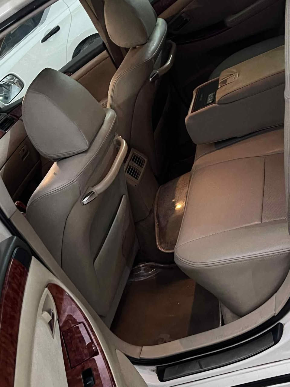 شاهينه موس
١٨٢ بي دوكه ل
ناو زه رد
٢ دوگمه 
كوشن جلد دوبه ي
سوكان حه يزاران 
٢پارچه ي بوياخه 
بونيدي ره شه 
مه كينه و گير به شه رت 
كه ڤه ر گوراو به شه رت 
٥٨ گه لا 
گورينه وه ش آكه م 
***********
***********
