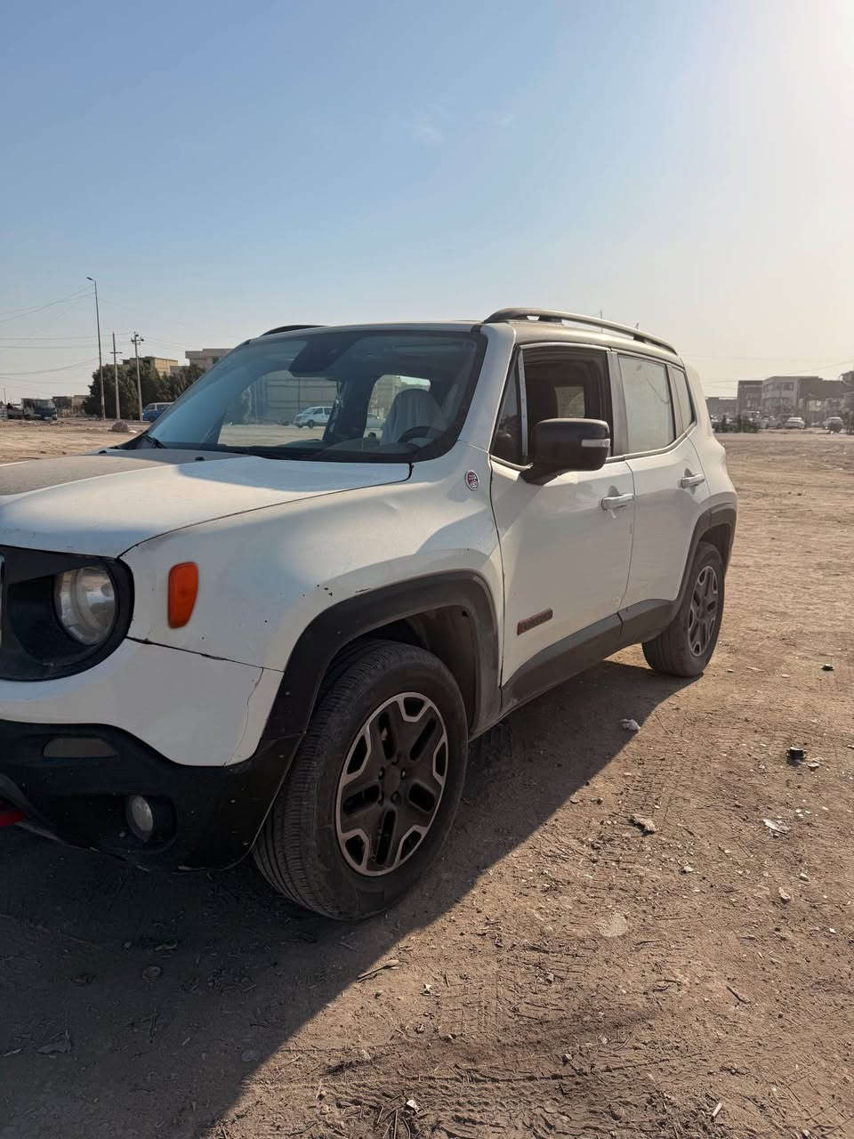 سياره كامله من جميع نواحي محرك كير تبريد وارد امريكي اعلى فئة وتشتغل ع بانزين العادي محركها جيد جدا ضررها بامريكا نص البنيد والجاملغ باب السائق  وعيوب بسيطه اخرى وايرباك ال ستيرن سليم سياره رقم بصرة مميز السياره باسمي سعرها ١٢٥ ورقه وبيها مجال بسيط 
وهذا رقمي *********** البصرة, العراق
