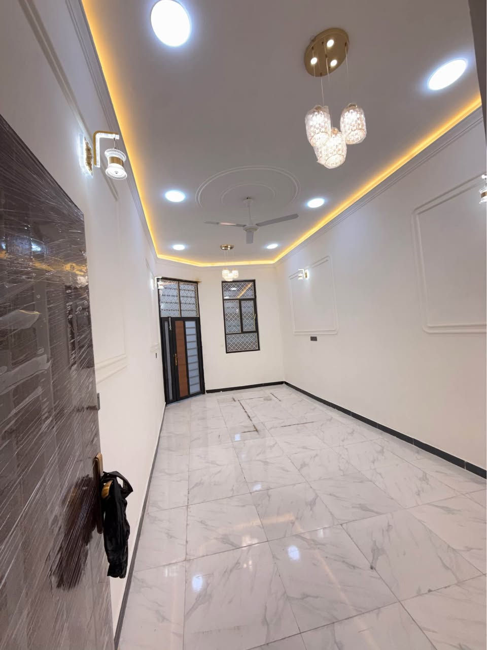 #اسعد_الله_أوقاتكم_بكل_خير👋⁉️

دارين  سكن للبيع ⛪️ بسعر بلاش 
بيوت حلوه مرتبه 

#مساحت كل بيت 150متر  بناء حديث بعده بل جيس

#يحتوي البيت على غرفتين نوم 
و ديوان 
و صاله 
و مطبخ 
و صحيات داخلي و خارجي و كراج سياره 
بيت كلش مرتب 

كافه الخدمات متوفره 

#جنس_العقار :: طابو صرف زراعي بأسم عراقي سند ٢٥ راعي لارض ساكن نفس المنطقه 

البيوت علا شارع تبليط 10 متر 🛣️

#العنوان ابو الخصيب  شارع ابو كوصره 
يبعد عن شارع ابو كوصره 20 متر

سعر كل بيت 90مليون  و بي مجال 
#للاستفسار الاتصال على الهاتف 📞📳
📳((***********))📳 ابو كيان الحدادي البصرة, العراق
