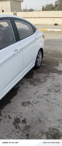 عليكم  اكسنت للبيع موديل 2012 بلو صبغ فقط ربع الهلال ودوسه فقط والباقي...