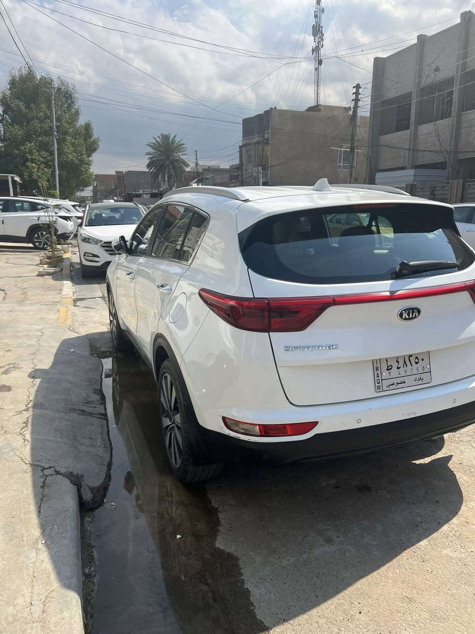 السلام عليكم 
كيا سبورتاج 
موديل 2018خليجي
لا تبديل ولا صبخ 
يوجد خدوش
محرك 2000
العنوان بغداد الشعب 
السعر 185
الرقم ***********
او واتساب

