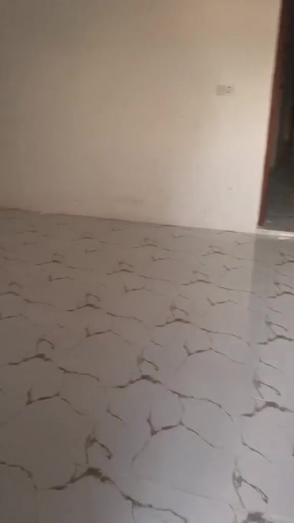 مشتمل طابو زراعي سند 25 قرار محكمه مساحه 100 متر طابق واحد استقبال ومطبخ وخدمات و غرفتين نوم درج خارجي للسطح 
العنوان كفائات السيديه خلف كليه السلام 
خدمات كامله تبليط مجاري كهرباء نت ضوئي 
السعر 90 مليون وبي مجال 
للاستفسار الاتصال
***********
