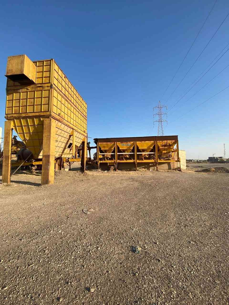 سلام عليكم ورحمة الله وبركاته معمل اسفلت كامل شغال للبيع مع الموقع او بدون فارشات٢ حادلة ٢ كليدر 1بلدوزر1 مولد نص ميكة المكان صلاح الدين سامراء رقم  *********** ملاحضة: اخوان اليات ادامة فقط يحتاجن سعر على رقم اتصل ويوجد منفيس للمعل
