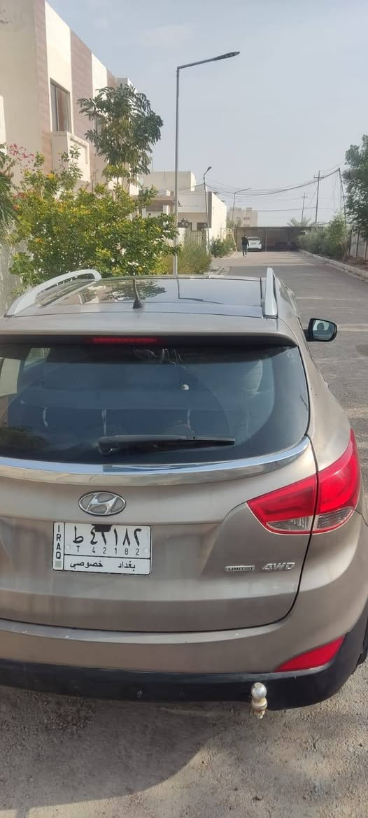 السلام عليكم ورحمة
توسان ٢٠١١ محرك ٢٤٠٠ مبدل وماشي ع جديد ٢٥ الف فقط
تخم تاير سياره عدنه صارله سنوات
بيه من شتريناهه جاملغ خلفي وشويه مباوك ويه باب وشويه بالصندك وجاملغ امامي محتاج بارد
سعره ١٠٥ وبيه مجال سنويه منتهيه مكانه فلوجه
***********
