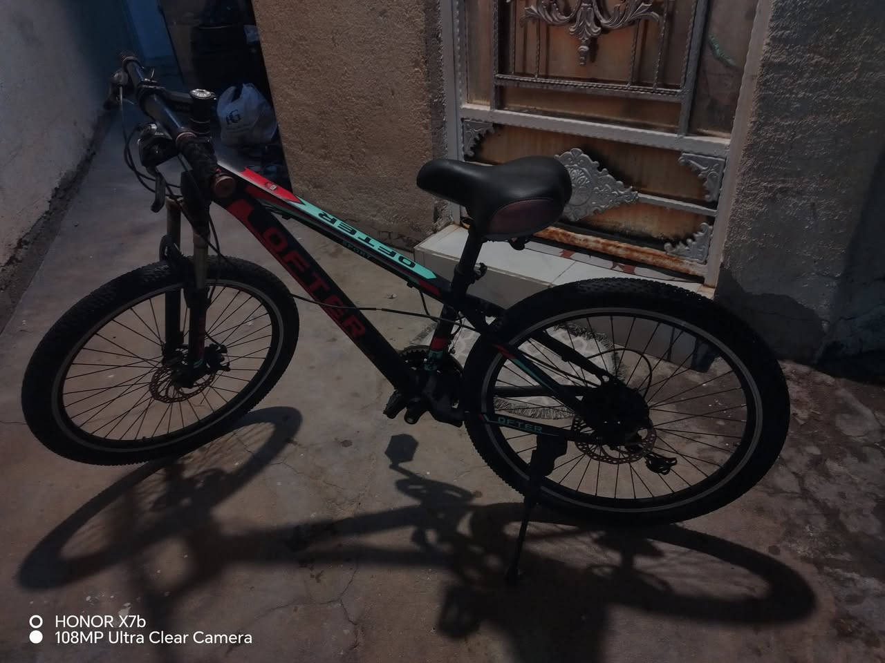 بايسكل جبلي ياباني اصلي حجم 25  بدي فافون تايرات فافون يعني ماكو زنجار. كامل ما ناقصه شي نضيف بمعنا الكلمه                                                للتواصل ***********.السعر 150وبيه مجال مكاني بصره تنومه الصالحيه
