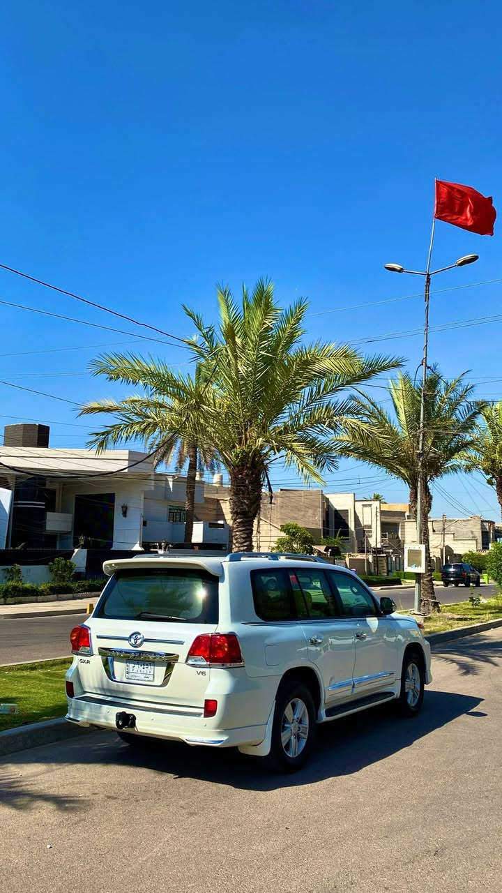 السلام عليكم للبيع فقط لاندكروزر
موديل ٢٠١٤ 

رقم بغداد 

ماشيه ١٧٠ الف 

مكان السياره بغداد السيديه 

للاستفسار اكثر 

***********
