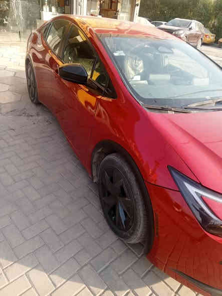 تويوتا بريوس 2023 رقم بغداد دخول 2025 للعراق  باسمي هايبرد ماشيه 20 الف بدون دواخل ولاشاصي ولا لغد حادثها مع الصور مراوس مع جيب شيروكي مكانها بغداد حي الجامعة . التفويله تمشي 900 كيلو والسياره مكينه 2000 تكون 8 نوزل طياره .***********
