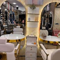 ميز مرايه عدد 3 يجي وياه رفوف وميز جراره عدد  كرسي ابيض عدد 2 سبلت توس...