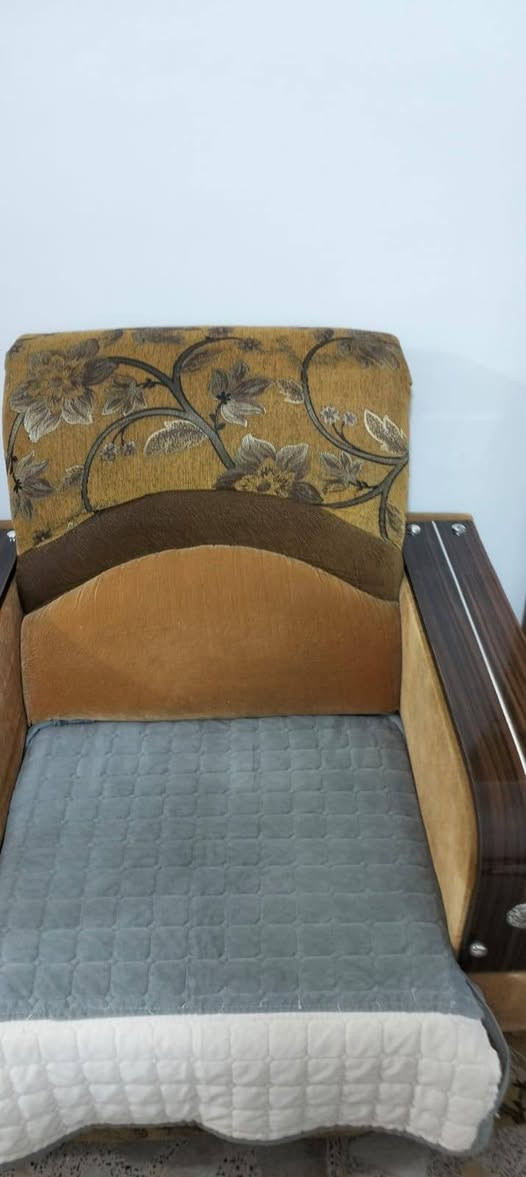 قنفات عشر مقاعد مع فرش القنفات مع الكوشيات بسعر 100 الف فقط
وهذه رقمي ***********
