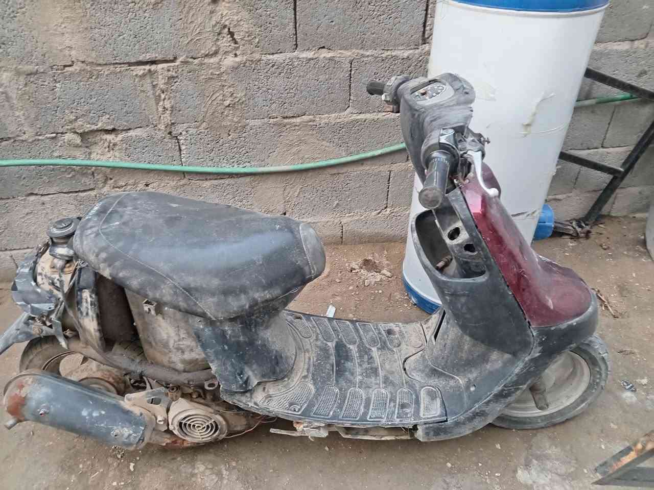 دراجه للبيع 2000 موديل ما مفتوحه متروكه دراجه بيها شلعه تاخذ العقل 70 بيها مجال 
المكان كربلاء قرب مستشفى التركي فقط اتصال ما اجاوب الخاص شراي فقط ***********
