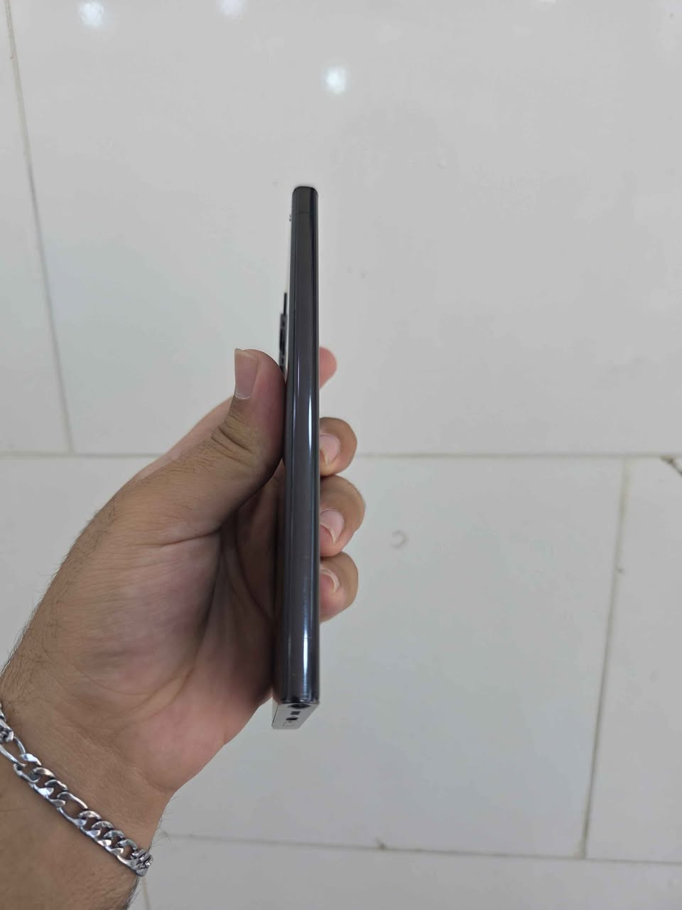 سامسونك s23ultra 
مستبدل شاشة وكالة حصراااااا 
ومستبدل ضهر 
ذاكرة ٢٥٦ 
جهاز عملاق ونضيف جدا 
مكاني بابل الحلة الهاشمية 
*********** حلة, بابل
