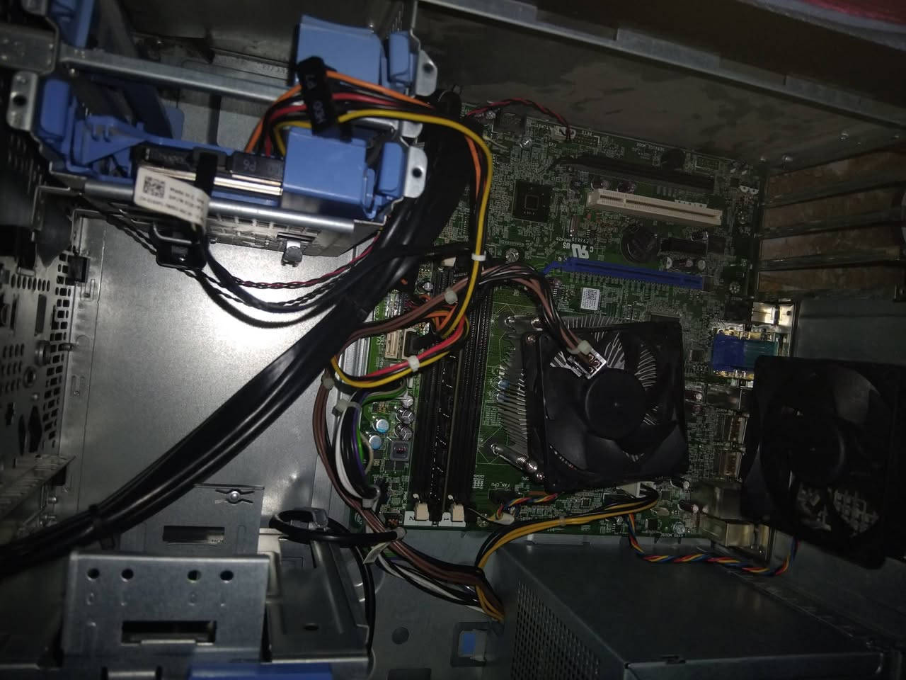 السلام عليكم كيس سستم i7 4770 
Ram 8 
Hdd320
Power supply 365w gold plus مع منفذ لكرت شاشة 
اريد اراوسة بورد am4 و معالج r5 2600x او هيج شي 
و ابيع هم 
مكاني بغداد حي الاعلام


**إذا كنت صاحب هذا الإعلان وتريد حذفه لأي سبب، رجاءا أرسل رسالة إلى الدعم الفني**