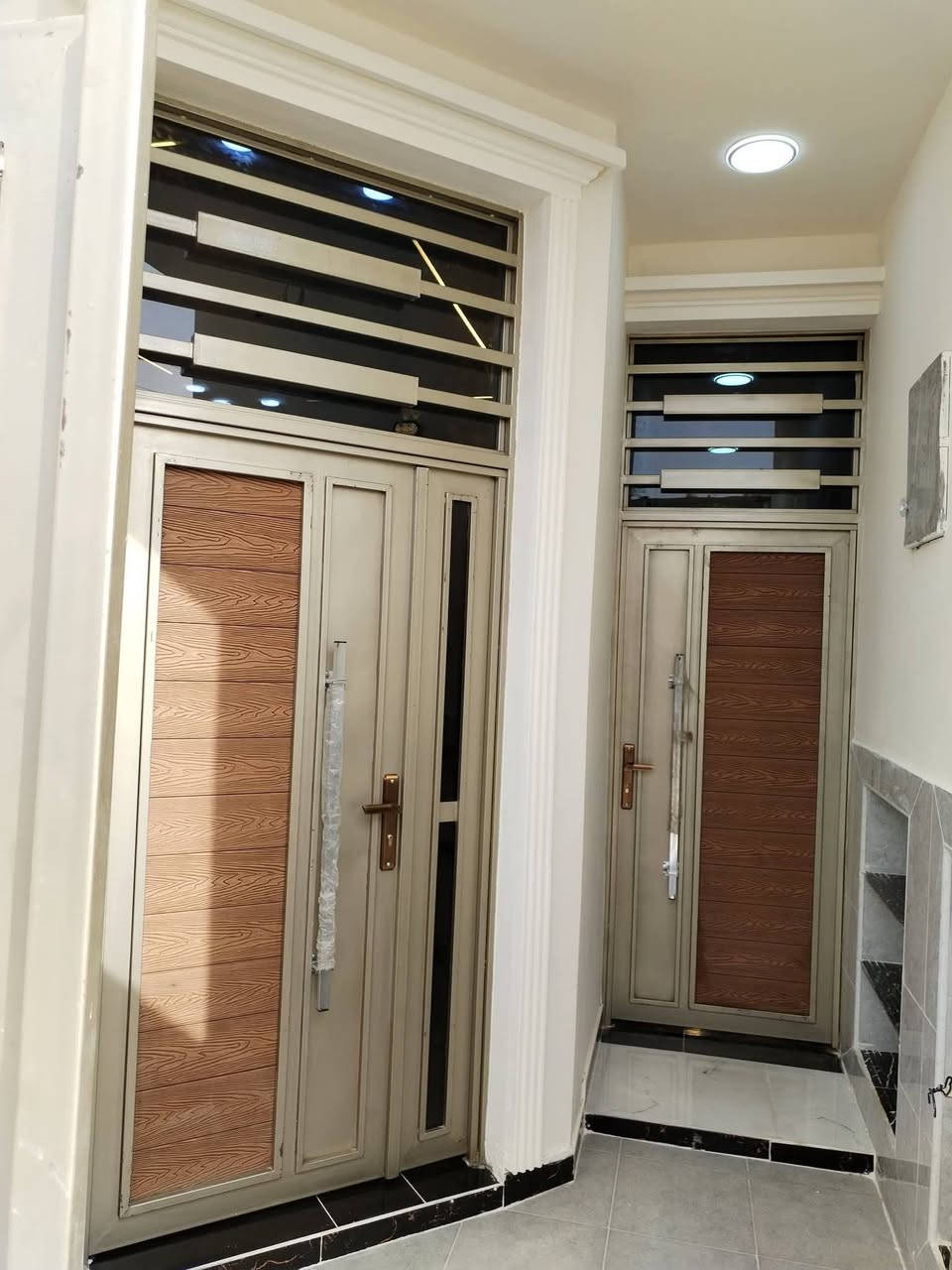 بسم الله الرحمن الرحيم
اللهم صل على محمد وآل محمد 

مشتمل عدد(٢) طابق ونص حي الخضراء مقابيل معارض السيارات رابع بيت عن شارع الرئيسي مساحه كل واحد ١٠٠متر بناء درجه اولا السعر الواحد ٧٢مليون وبي  مجال اي استفسار اتصال على رقم الموبايل ***********
