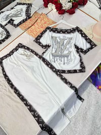 ملابس • للبيع