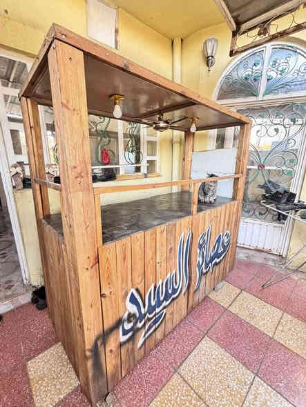 عربانه متكامله للبيع مع طباخ وكامل ادوات العمل ترهم للفلافل ولفات الاخرى سعر 300الف للأستفسار تواصل واتس ***********
