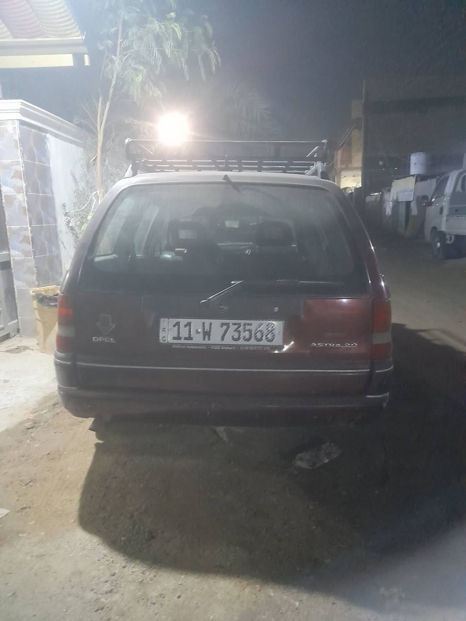 السلام عليكم اوبل استره نضيفه حلوه السياره بلادي تبريد موديل 1994 داخل حلو لون احمر لا ضربه لا كصه السياره جاهزه كهربائية كله شغاله محرك 2000 اوتوماتيك ابطاين جدد دشبوب جديد محرك وكير ابلادي تايرات جدد السياره انشالله ربع ما اذب عليه السياره مصبوغه جراد فقط لجماليه  مكان السياره بغداد ابو غريب حي الشهداء قرب محطه جوهره العدنان *********** السعر 50 وبيه مجال لطيبين
