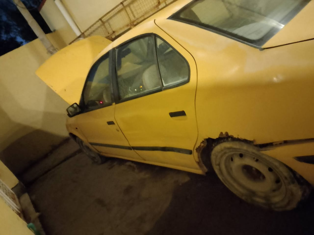 السلام عليكم اخوتي سمند للبيع مديل 13 سنويه لل28 وصل استلام عندي  رقم بصره هيئه وغرامات على المشتري السياره كير ومحرك وحداده بشرط يحتاج الها ترتيبات بصيطه  السعر 18 وبيهه مجال كلش قليل مكاني بصره ابو الخصيب رقم تلفوني ***********
