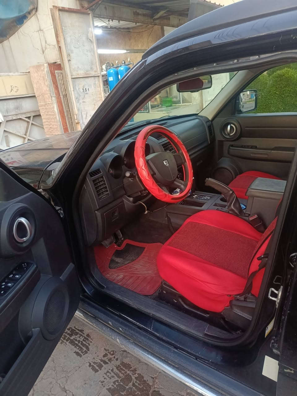 موديل ٢٠٠٧ 
مكينة ٣٧٠٠ سيسي ٦ سلندر
بيها منظومة غاز
رقم بغداد مشروع وطني بأسمي
المكينة والگير سليمات
بيها جراد بالبنيد والقمارة
واكو الصبح من اشغلها واقبط استيرن مثل الروطة يعني شغلة حدادية بسبطة لأن مشدودلها بور ستيرن اصلي صارله اقل الشهر وهذه الحاله تروح من تحمه السيارة
مابيها حادث اكو طخة جانبية مبينة بالصور
السعر ٩١ ويه مجال بسيط
***********
