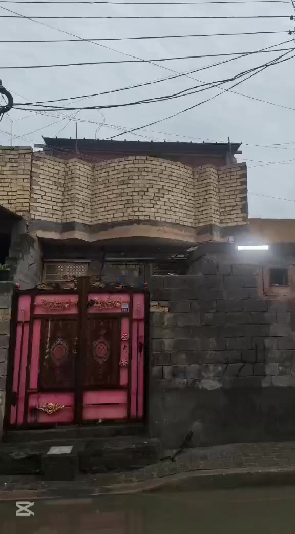 بيت مساحته 100 متر وجها 5  والنزال 20 بيت جاهز وفارغ حاليا السعر 60 وبي مجال للطيبين للاستفسار ***********
