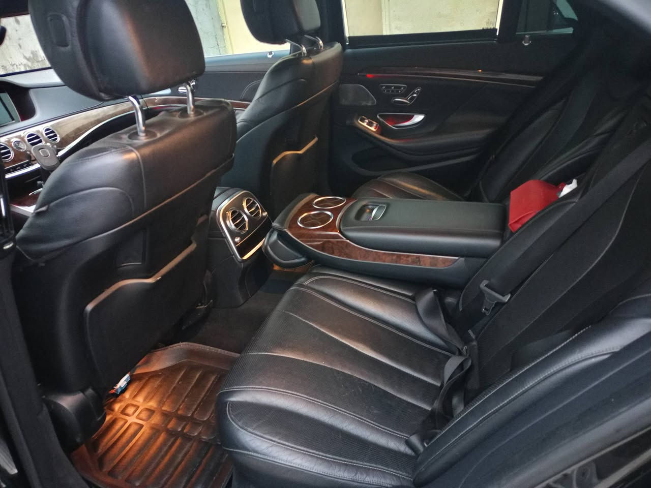 السلام عليكم ورحمه الله وبركاته
من رخصة الادمن 
مرسيدس بنز أس كلاس موديل 15 باب قصير محرك كاز رقم اربيل 
للبيع او مراوس حسب القناعة 
كير ومحرك مكفولات 
صدر أمامي وخلفي مكفول 
تايرات جديدة 
باتري جديد 
ويل مايباخ 
بانوراما 
أبواب شفط وصندوق شفط وكهرباء 
بردات خمسة 
مرايات كهرباء وشفط وترحيب 
لايت زينون متحرك داينمك 
مودات قيادة 
قيادة ذاتية 
ناظور ليلي 
جكات تصعد وتنزل 
شفتات استيرن 
مقاعد جلديه وكهرباء وخزن وتبريد وتدفئة اربعتهم 
إنارة محيطية متعددة الوان 
مكان السيارة بكركوك 
السعر 335
***********
