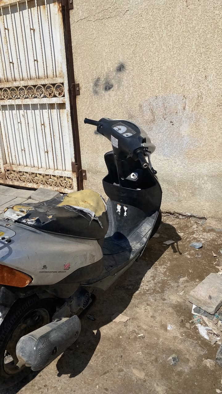 دراجة سازوكي للبيع دراجة حلوه ونكرة وحده تشتغل تمشي معدل فوك 50 اوراق موجود مجفته مره وحدة الدراجة نضيفه يحتاجلها ترتيبات خفيفه 
السعر:225 وبيها مجال للشراي 
الرقم للأستفسار:***********
