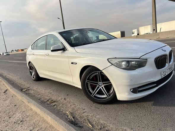 سلام عليكم البيع BMW 535
2010 
السيارة شرط احلة من الصور 
محرك حاوية 
6 سلندر 
فول VIP
يعني ماكو وراها بالمواصفات هاي اعلى شي 
مري قلاب 
خزن ميموري 
قاصة تخزين 
فول تحكم ستيرن 
فول جلد 
فول صاج
عدسات متحركة. 
السيارة معايزة ربع 
والمواصفات بعد بيها هواي بس يراد كليشة 
السيارة حيل جديدة وسنوية باسمي تحويل شرط 
السعر 130$ وبي مجال 
مكاني بغداد الكرخ 
الاتصال ***********
