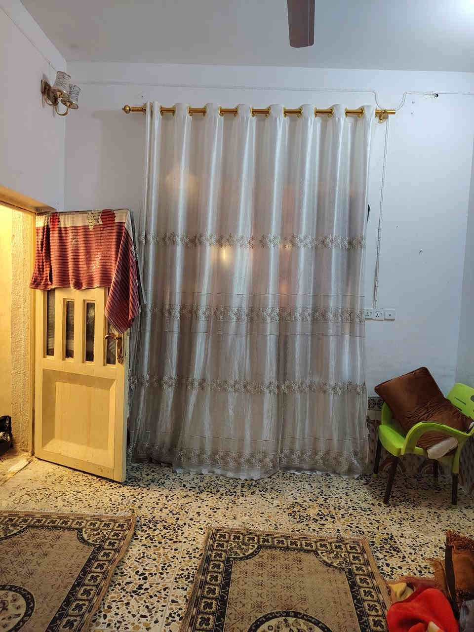 در للبيع ١٣٠ متر ركن مربع تجاري
فرصه ستثماريه🏚️
النجف الاشرف حي الرحمه
شارع الكيات ركن مربع تجاري
يحتوي على طابقين💎💎💎
٣ محلات زائد الطابق الأرضي غرفه زائد
مطبخ زائدصاله زائد استقبال زائد
صحيات كاشي سراميك💎💎💎
بناء طابوق عالي عن شارع
على شارعين يعني باب على هاذ الشارع الفرعي
والباب الثاني على تجاري💎💎💎
الطابق الثاني ثلاث ٣ غرف نوم ٥+٤زائد صاله زائد
صحيات زائد صطح الطابق الثالث صطح وتشاريف
اي استفسار تصل علي هاي الارقام
مراجعة مكتب سور النجفي شاع عشرين
واتساب٠***********🤝🤝🤝
