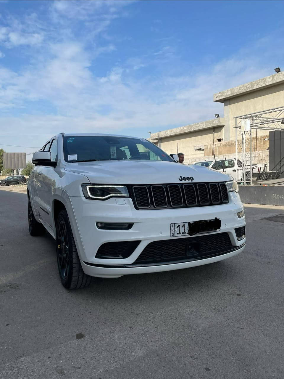 سلام عليكم
جيب كراند شيروكي فئة ال  S اس ( خـليـجـي ) ام رادار 
‏‎موديل 2022  فول مواصفات وكالة هارلم ام ضمان 
المحرك : V6.  3.6L ‎  
رقم بغداد الجديد بسمي تحويل ثاني يوم  ؟
سياره مكفوله من الصبغ و التبديل و البارد 
‏‎ ماشيه  44 
سياره جديده جدا ارضيات الشركه بل جيس 
سياره جديده استخدم شخصي و قليل 
‏‎ السيارة وكالة  داخل احمر بلادي المرغوب 📍❤️
لون ابيض سياره جديده بمعنى الكلمه 
‏‎* المواصفات :
‏‎*رادار امامي وجانبي 
‏‎* نقطة عمياء .
‏‎*داخل جلد 
‏‎* دفع رباعي 4x4 . 
‏‎* فرش المقاعد من الجلد . 
‏‎*صفي المقاعد الأمامية كهربائية .
‏‎* ذاكرة لحفظ وضعيات الجلوس . 
‏‎* صفي المقاعد الأمامية مع تدفئة . 
‏‎* صف المقاعد الخلفية مع تدفئة . 
‏‎* ويل قياس 20 انج .
‏‎* مقود السائق كهربائي . 
‏‎* تدفئة ستيرن . 
‏‎* سقف بانوراما .
‏‎* شاشه كبيرة 8.4 انج .
‏‎* نظام الملاحة (GPS) . 
‏‎* نظام خاص للطرق الوعرة . 
‏‎* مصابيح امامية زنون . 
‏‎* المصابيح الأمامية مع LED لايت . 
‏‎* كشافات ضباب بروجكتر زنون . 
‏‎* تشغيل عن بعد .
‏‎* صندوق كهربائي .
‏‎*  حساسات أمامية . 
‏‎*  حساسات خلفية .
‏‎* كاميرا خلفية .
‏‎* بخاخ ماء لتنظيف المصابيح الامامية .
‏‎* مرايا بخاصية التعتيم الذاتي . 
‏‎* مرايا جانبية قابلة للطي . 
‏‎* بلوتوث تلفون . 
‏‎* محدد سرعة . 
‏‎* نظام تشغيل واطفاء اوتماتيكي للمحرك للتوفير من صرف الوقود . ( Auto Start System ) .
‏‎* نظام بريك اوتماتيكي ( Auto Break System ) .
‏‎للاستفسار اكثر  *********** 
الإستفسار اكثر *********** 
عنوان  بغداد
