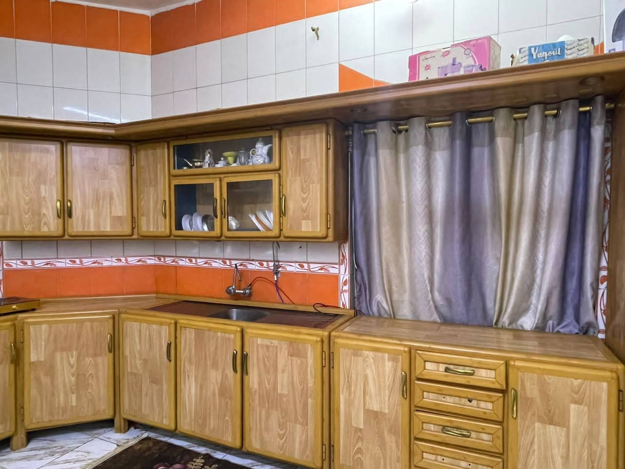 السلام عليكم ورحمة الله
للبيع كاونتر اخو جديد استعمال نضيف طابقين
قياس الفوك ٨ متر والجوه ٩ متر
السعر مليون ونص وبي مجال
للتواصل ***********
