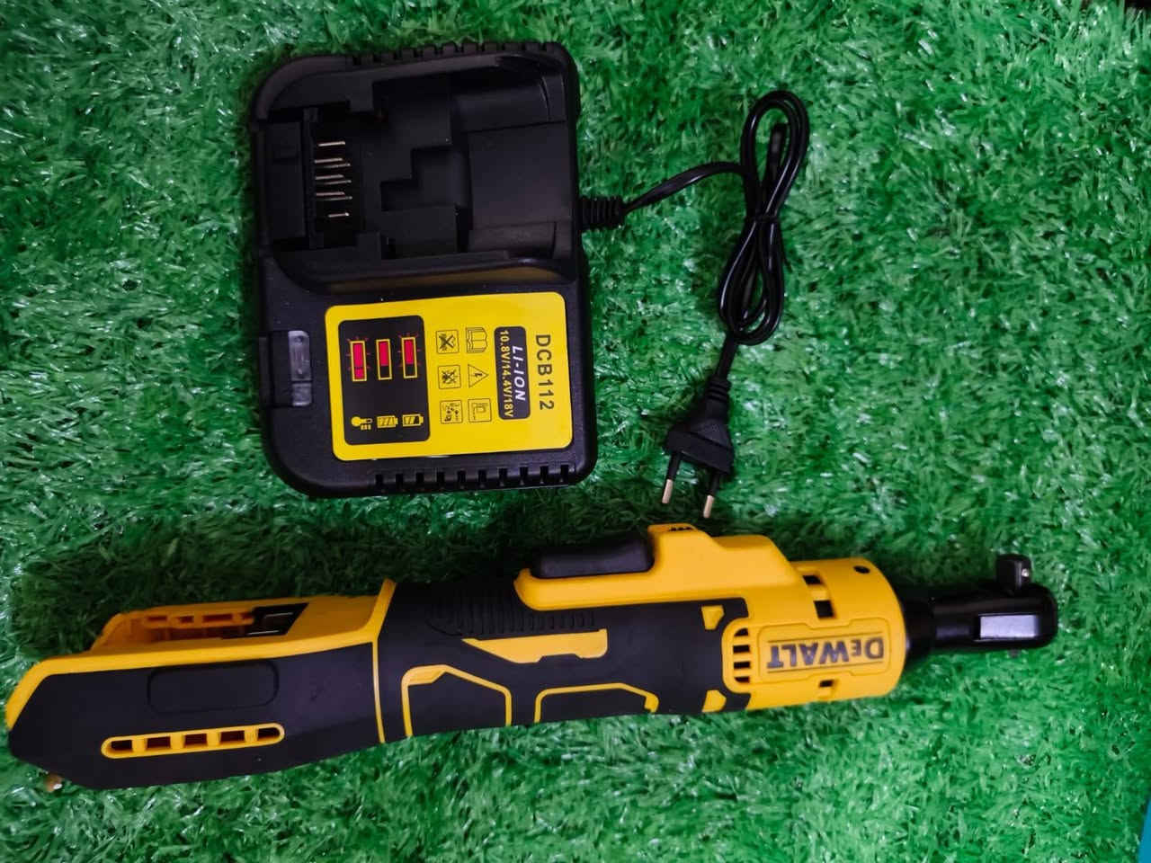 راجر شحن ديولت تجي ويا شاحنه فقط انطونه سعر


**إذا كنت صاحب هذا الإعلان وتريد حذفه لأي سبب، رجاءا أرسل رسالة إلى الدعم الفني**