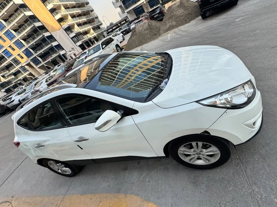 السيارة وارد خليجي مكفولة بيها فقط بنيد مبدل بدون دواخل بدون كلشي
دبل فتحة بانوراما تحكمات رادارات كامرة. اشاير مكينة 2000 
مكاني بغداد - الشعب 

سعر 130$ وبيها مجال لطيبين 
***********
