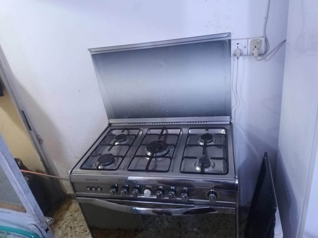 سلام عليكم ...طباخ نوع يونفيرسال نضيف جدا للبيع السعر ٢٢٥ 
***********
المكان بغداد شهداء العبيدي الثالثة
