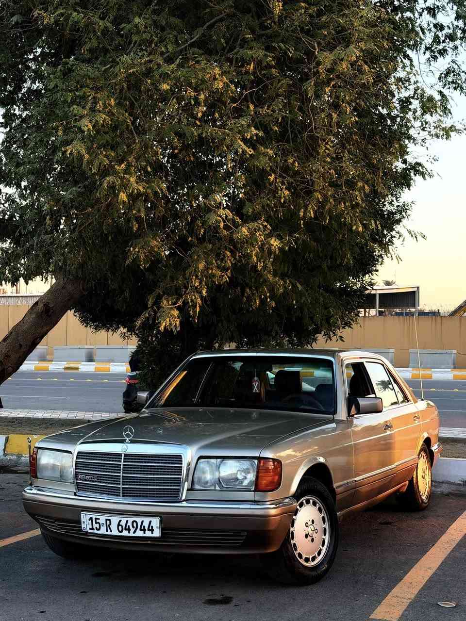 السلام عليكم للبيع او الامراوس
مارسيدس موديل 1991 

حجم 300se محور محرك ياباني vvti 3000

رقم أنبار انكليزي الطويل 

سيارة جديدة صدر امامي خلفي كهربائيات فتحه كلهة جديد 

سيارة نصبتهة احلى من الصور داخل نضيف 

سعر 65 ورقه وبيهة مجال 

مكان السيارة بغداد 

الرقم *********** واتساب
