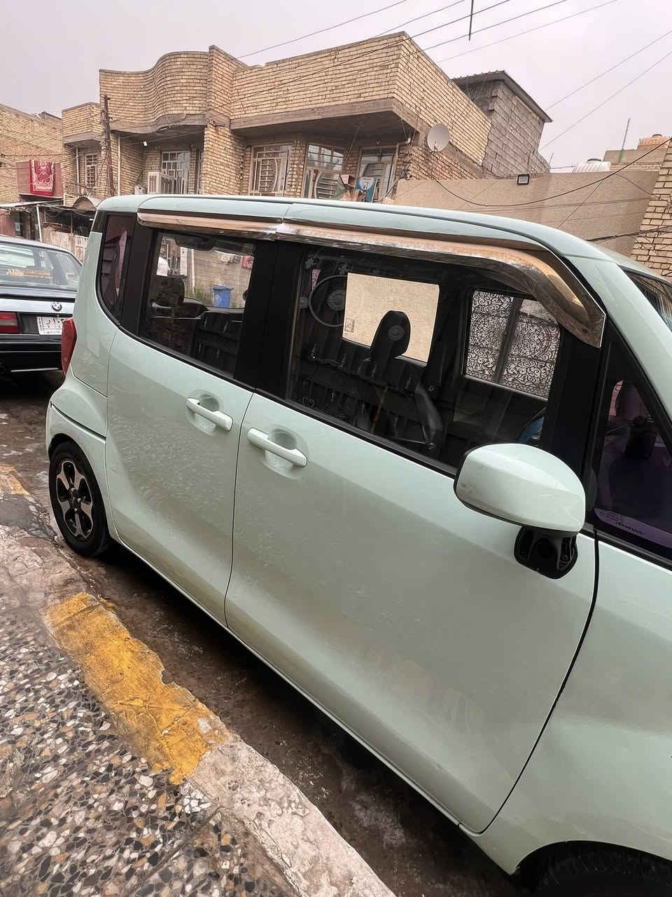 السلام عليكم 
من رخصة الادمن الطيب

كيا راي وارد كوري 
موديل 2013 
رقم بغداد انكليزي باسمي تحويل ثاني يوم
السيارة متصرف عليهة ولافلس جاهزة

محرك 3 بستم دوش 
ضربتها خفيفة بالصندوق ومصلح مصبوغ كد الضربة 
بدون ايرباك 
اي بي اس 
نضام ايكو اقتصادية 
كاميرا 
حساسات دعامية 
شاشة 
ماشية 126 الف كيلو متر 
السعر 70$ وبيها مجال بسيط 
مكانها بغداد 
***********
