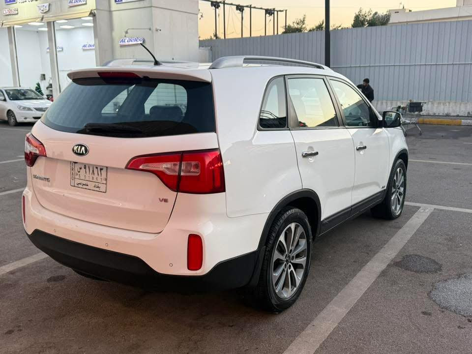 سورنتو 2014 خليجي كويتية
محرك 6 سلندر 
فول عدا البانوراما
 داخل 
قرميدي 7 راكب ماشية ١٠٦ الف كيلو
بيهه حادث جاملغ وبنيد
وصبغ بابين
للاستفسار واتساب
***********
السعر 159 ورقة قفل قفل
