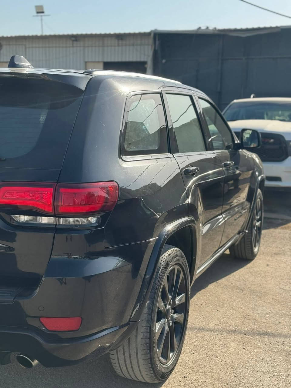 سلام عليكم
للبيع او مراوس بجارجر اوباما دورنكو 
جيب بلاك توب 2019 وارد امريكي رقم بغداد مميز
ماشيه 98 لف كيلومتر 
مواصفات: 
مكينه 6 سلندر 
فتحه سلايت 
بصمه مع تشغيل عن بعد 
شاشه كبيره كاربلي 
كشنات جلد لونين 
كشنات كهرباء 
تدفئة كشنات مع ستيرن
حساسات بلادي 
صندوك شفط كهرباء
تحديد مسار 
رادار جانبي وخلفي 
هيتر بلمرايا 
ويل كب 20 مع تخم تاير جديد
كامره دواره بلادي 
حادث امريكا جاملغ وبنيد وبلعراق باب خلف السائق شبر بارد 
للبيع او مراوس مع جارجر اوباما دورنكو حديث

***********
